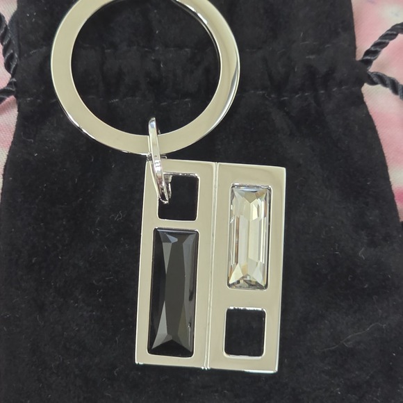 Swarovski Silver-tone Geometric Black crystal key chain 12 - Picture 4 of 4
